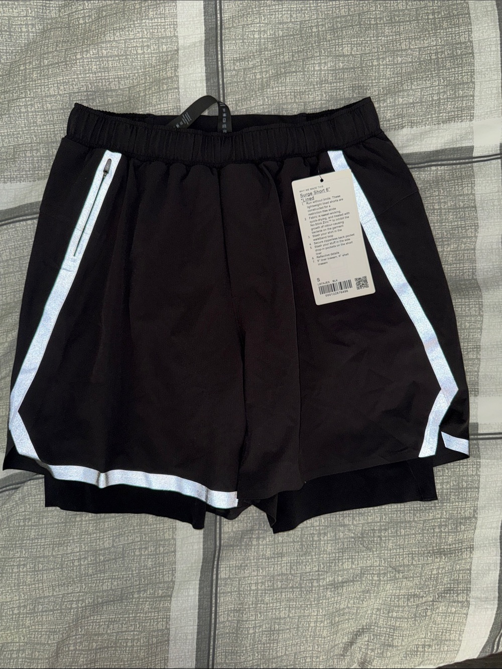 Lululemon men’s Black Athletic Shorts with Reflective Trim with liner
